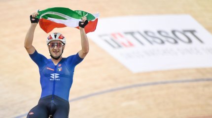 Ciclistul italien Elia Viviani, fotografiat la Campionatul Mondial Roubaix