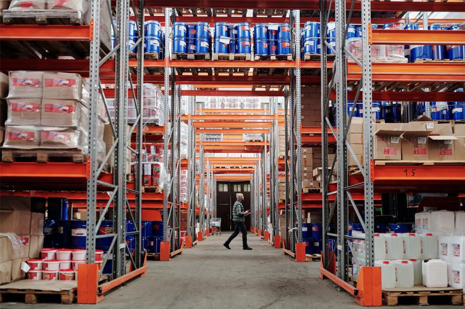 (P) De ce utilizeaza persoanele fizice si companiile spatii depozitare? Pentru că oferă avantaje! (P) De ce utilizeaza persoanele fizice si companiile spatii depozitare? Pentru că oferă avantaje!