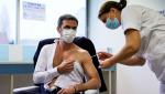 Ministrul Sănătății din Franța s-a vaccinat cu AstraZeneca, Moderna, Pfizer și cu vaccinul anti-gripal