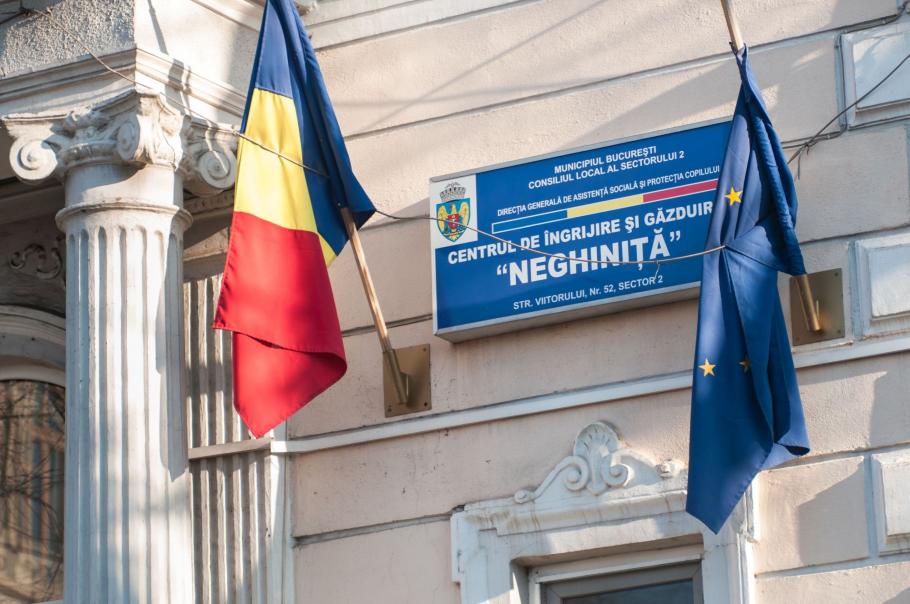Poliţia a descins la centrul de vaccinare Neghiniță din Capitală: 168 de suspecţi vor fi audiaţi. Cum ar fi eliberat certificate de vaccinare false Poliţia a descins la centrul de vaccinare Neghiniță din Capitală: 168 de suspecţi vor fi audiaţi. Cum ar fi eliberat certificate de vaccinare false