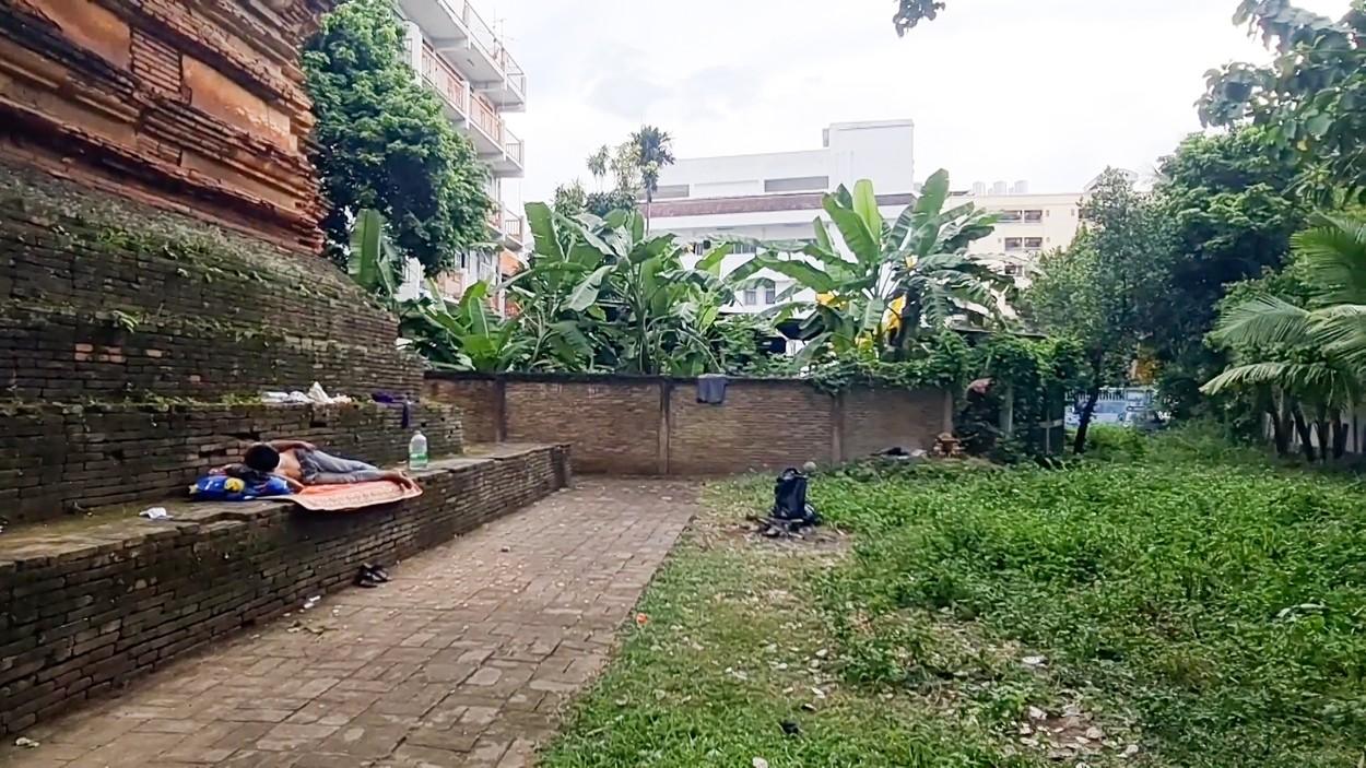 Tandreţe lângă monumentul istoric