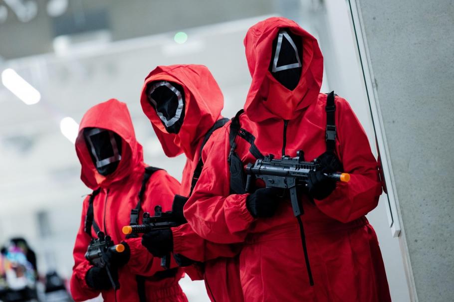 Costumele din Squid Game, extrem de populare anul acesta cu ocazia sărbătorii Halloween Costumele din Squid Game, extrem de populare anul acesta cu ocazia sărbătorii Halloween