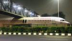 Un avion a rămas blocat sub un pod, pe o autostradă din India - VIDEO