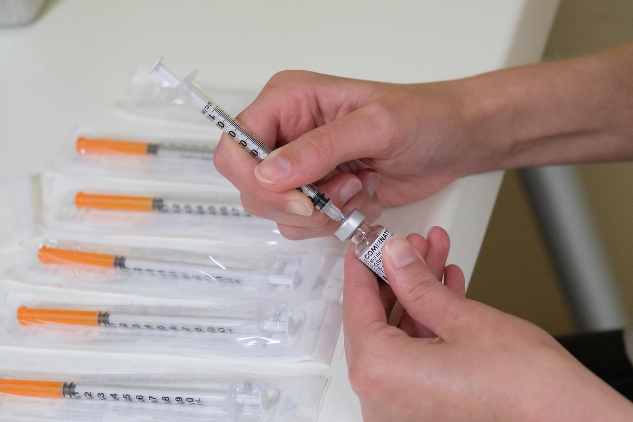 Agenţia Europeană a Medicamentului a aprobat doza a treia a vaccinului Pfizer anti-Covid pentru adulți Agenţia Europeană a Medicamentului a aprobat doza a treia a vaccinului Pfizer anti-Covid pentru adulți