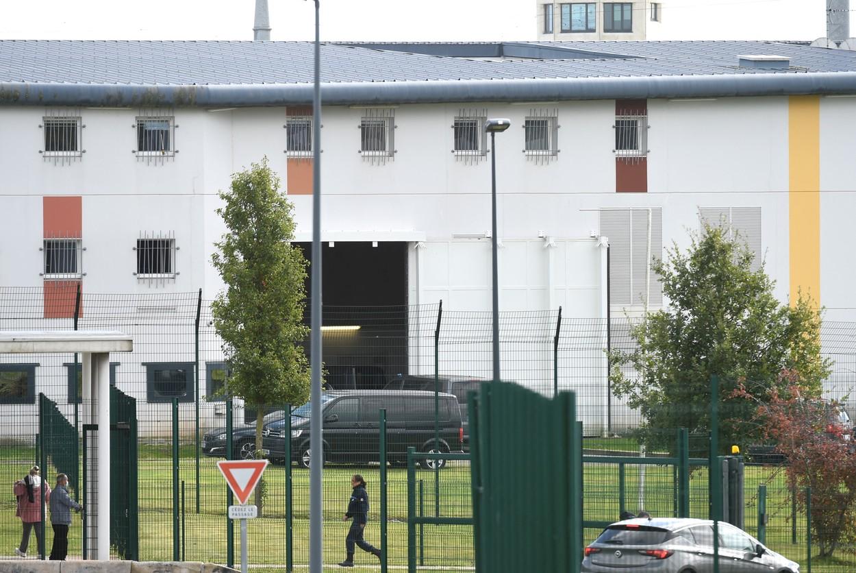 Un deţinut a luat doi ostatici, în penitenciarul din Alençon-Condé-sur-Sarthe, Franţa Un deţinut a luat doi ostatici, în penitenciarul din Alençon-Condé-sur-Sarthe, Franţa