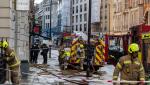Londra, blocată de inundaţii după ploile de noaptea trecută. Apa a acoperit şoselele şi a oprit circulaţia la metrou | VIDEO