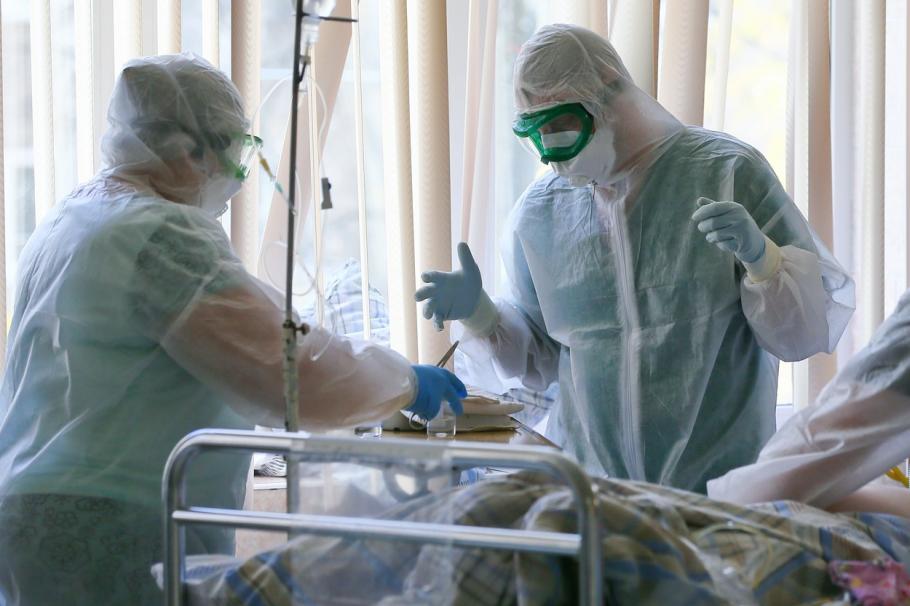 Medicul Vasile Rădulescu din Bucureşti afirmă că este nevoie de lockdown pentru toată lumea, inclusiv pentru vaccinaţi Medicul Vasile Rădulescu din Bucureşti afirmă că este nevoie de lockdown pentru toată lumea, inclusiv pentru vaccinaţi