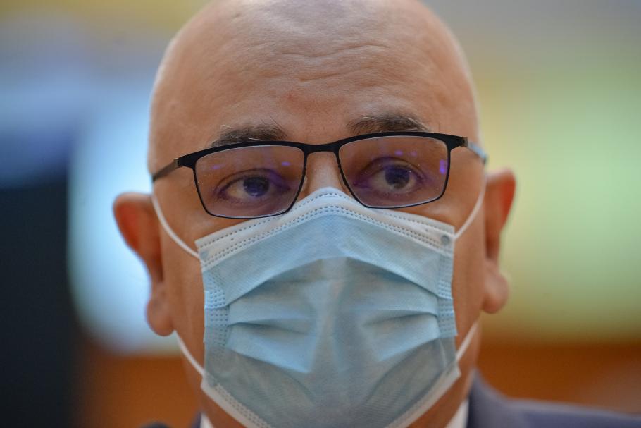 Raed Arafat nu vrea să vadă autospeciale ISU în curțile spitalelor: ”Nicăieri în lume nu există să păzești o clădire cu o mașină de pompieri” Raed Arafat nu vrea să vadă autospeciale ISU în curțile spitalelor: ”Nicăieri în lume nu există să păzești o clădire cu o mașină de pompieri”