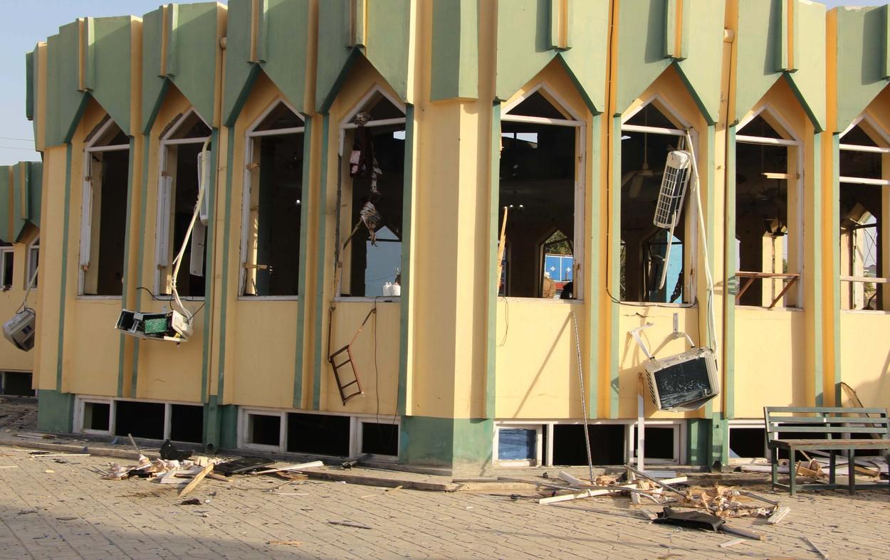Atentat sinucigaş cu peste 100 de morţi, la o moschee şiită din Afganistan, în timpul rugăciunilor Atentat sinucigaş cu peste 100 de morţi, la o moschee şiită din Afganistan, în timpul rugăciunilor