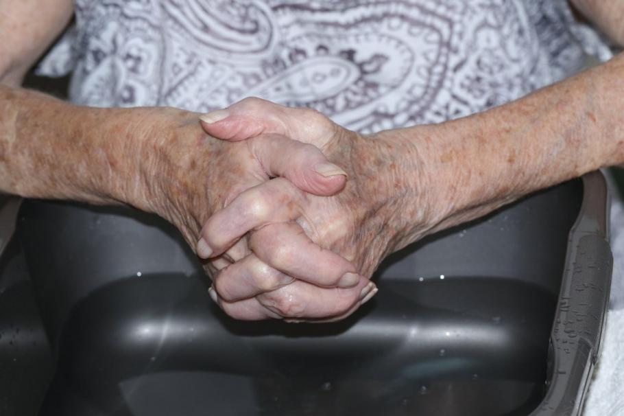 O turcoaică de 106 ani, vaccinată, mesaj după ce s-a vindecat de coronavirus. ”Toată lumea să fie precaută” O turcoaică de 106 ani, vaccinată, mesaj după ce s-a vindecat de coronavirus. ”Toată lumea să fie precaută”