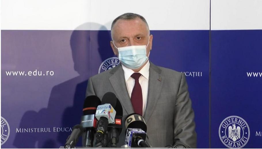 Sorin Cîmpeanu, ministrul Educaţiei, le răspunde elevilor: "Nu poţi ceva ce deja există. Să citească înainte" Sorin Cîmpeanu, ministrul Educaţiei, le răspunde elevilor: "Nu poţi ceva ce deja există. Să citească înainte"