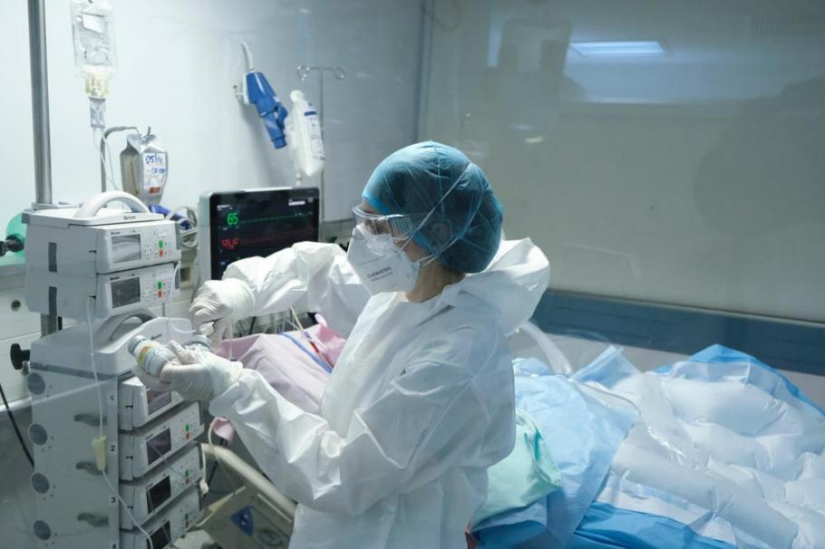 Revolta unei asistente din Sibiu care lucrează în prima linie încă de la începutul pandemiei: "I-am rugat să se vaccineze şi nu au vrut. Acum, îmi sunt pacienţi" Revolta unei asistente din Sibiu care lucrează în prima linie încă de la începutul pandemiei: "I-am rugat să se vaccineze şi nu au vrut. Acum, îmi sunt pacienţi"