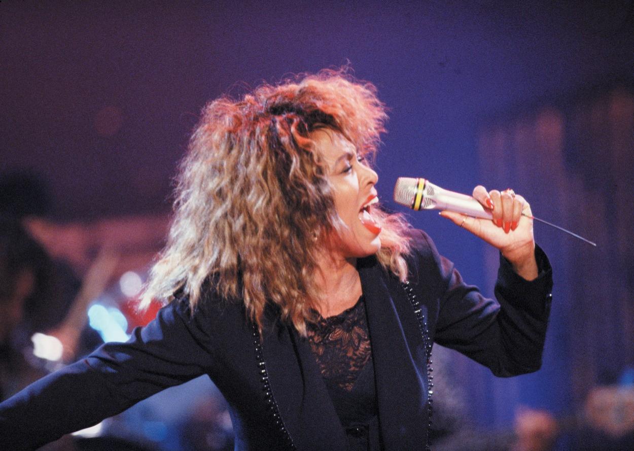 Tina Turner, imagini din timpul cocnertelor, 1990