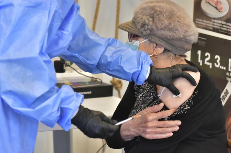 De ce e recomandată vaccinarea împotriva Covid-19 chiar și celor care au avut deja boala De ce e recomandată vaccinarea împotriva Covid-19 chiar și celor care au avut deja boala
