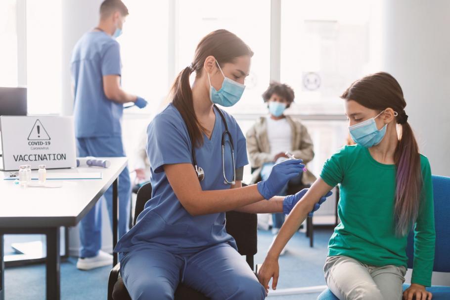O elevă din Cluj a fost vaccinată din greșeală cu Johnson&Johnson. Reacția lui Valeriu Gheorghiță O elevă din Cluj a fost vaccinată din greșeală cu Johnson&Johnson. Reacția lui Valeriu Gheorghiță