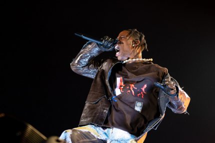 Peste 125 de fani depun un proces de 750 de milioane de dolari împotriva lui Travis Scott pentru masacrul de la Astroworld