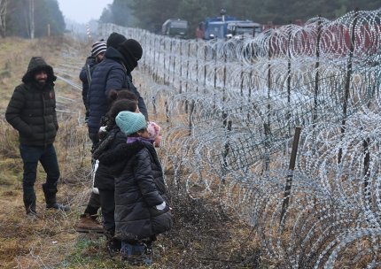 Gard din sârmă ghimpată, la graniţa dintre Belarus şi Polonia