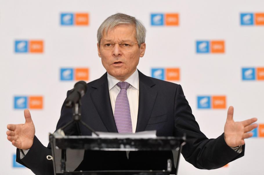 Dacian Cioloș: Vedem că intenţia unor lideri din PNL este de a se arunca în braţele PSD Dacian Cioloș: Vedem că intenţia unor lideri din PNL este de a se arunca în braţele PSD