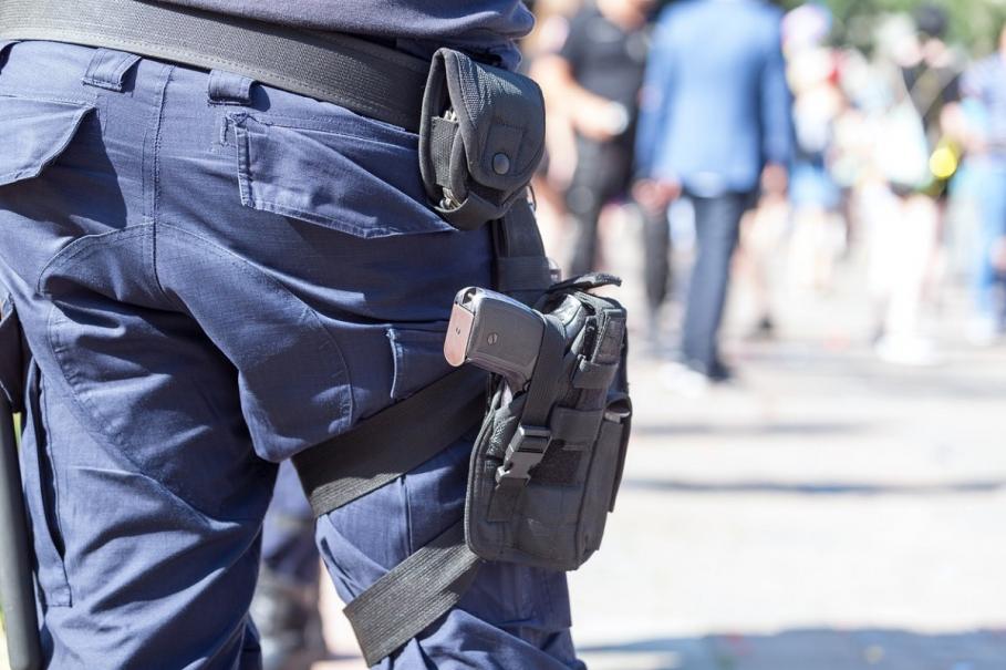 Un bărbat a fost arestat după ce a decapitat un alt om în plină zi Un bărbat a fost arestat după ce a decapitat un alt om în plină zi
