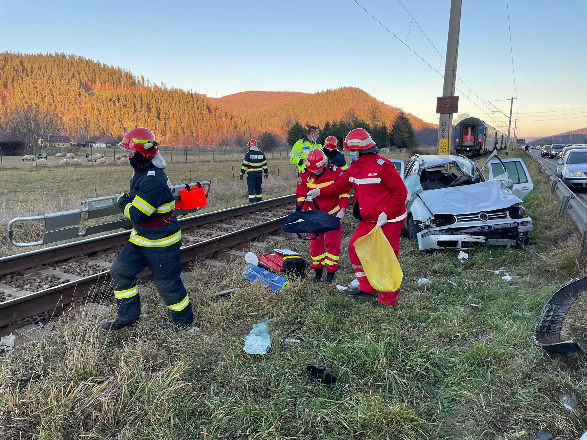 Mașină lovită de tren, la iesire din Gura Humorului