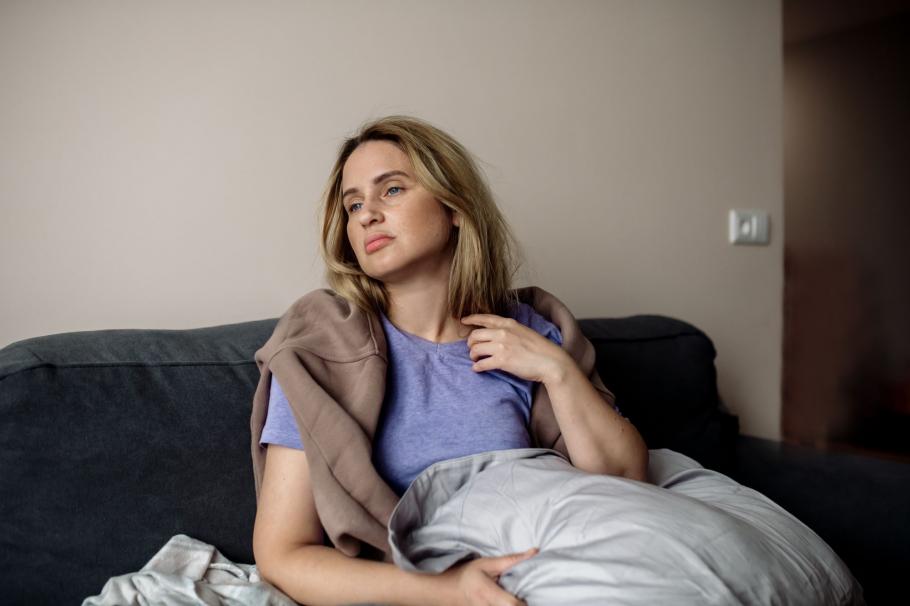 Tot mai mulţi români ajung la spital cu complicaţii post-COVID sau long Covid. Care sunt simptomele și ce trebuie să ştie cei care s-au tratat acasă Tot mai mulţi români ajung la spital cu complicaţii post-COVID sau long Covid. Care sunt simptomele și ce trebuie să ştie cei care s-au tratat acasă