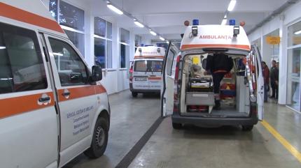 Fetiţa de 4 ani, scalpată de câinele agresiv al vecinilor, a stat şase ore în operaţie la spitalul din Galaţi