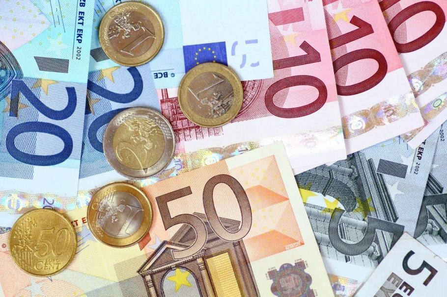 Creşterea fulgerătoare a datoriei externe vulnerabilizează stabilitatea cursului de schimb leu/euro Creşterea fulgerătoare a datoriei externe vulnerabilizează stabilitatea cursului de schimb leu/euro