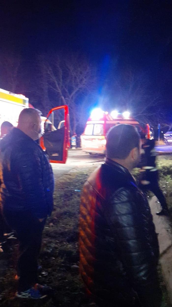 Inconştienţa unui şofer de 23 de ani a trimis şase oameni în spital, în urma unui accident grav pe o şosea din Gorj