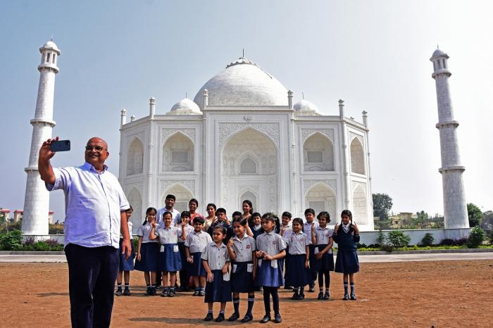 Un indian a construit o replică a Taj Mahal-ului pentru a-i arăta soției cât de mult o iubește: "A cerut doar o sală pentru a medita"