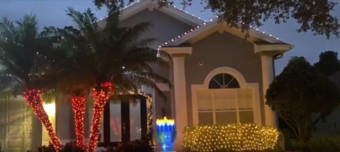 Amendă uriaşă, pentru că au instalat luminiţele de Crăciun prea devreme. Mariah Carey ia apărarea familiei din SUA