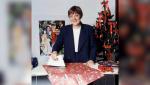 O fotografie cu Angela Merkel în timp ce calcă hârtie de împachetat a devenit virală