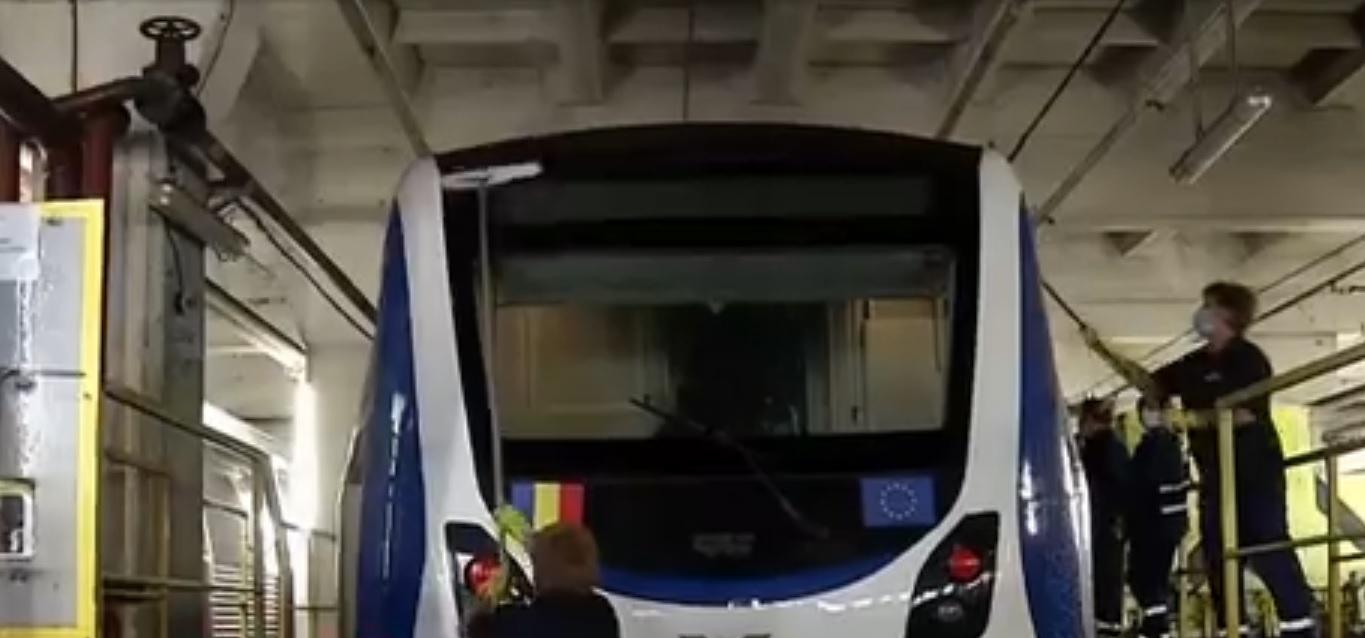 Cu metroul la spălătorie. Cum sunt curăţate şi igienizate trenurile care transportă zilnic sute de mii de oameni: procesul durează 4-5 ore