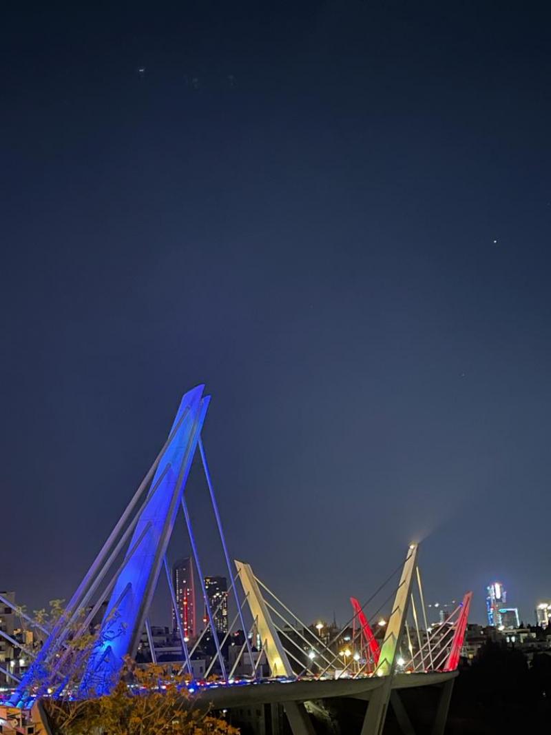 Drapelul României a fost arborat la Petra, în fața Trezoreriei, iar tricolorul a îmbrăcat podul Abdoun din Amman Drapelul României a fost arborat la Petra, în fața Trezoreriei, iar tricolorul a îmbrăcat podul Abdoun din Amman