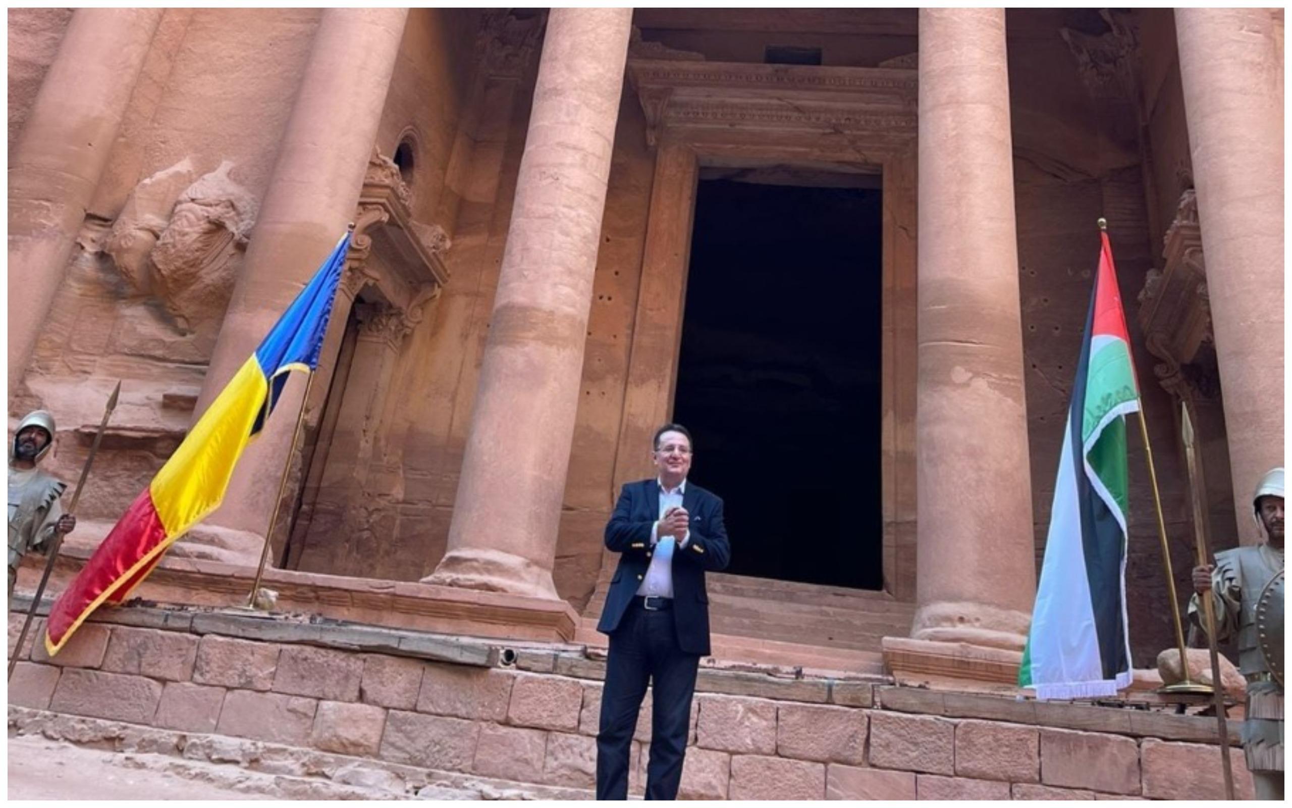 Drapelul României a fost arborat la Petra, în fața Trezoreriei, iar tricolorul a îmbrăcat podul Abdoun din Amman