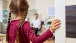 O fetiță româncă, abandonată după ce s-a îmbolnăvit de Covid, și-a găsit o nouă familie în Italia. Acum, mama biologică o vrea înapoi