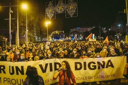 Sute de oameni au protestat, în Barcelona, împotriva majorării preţurilor la energie electrică