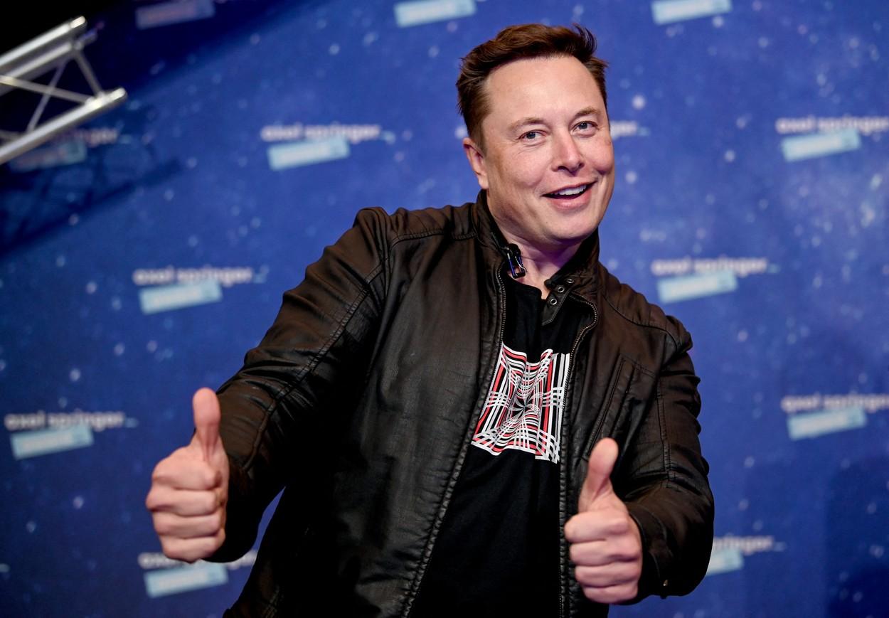 Elon Musk și-a întrebat fanii dacă ar trebui să-şi vândă 10% din acţiunile la Tesla. Ce au răspuns aceștia