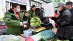 Chinezii își fac provizii de varză, după ce guvernul i-a sfătuit să-și facă stocuri de bunuri. Magazinele vând doar 3 verze de persoană