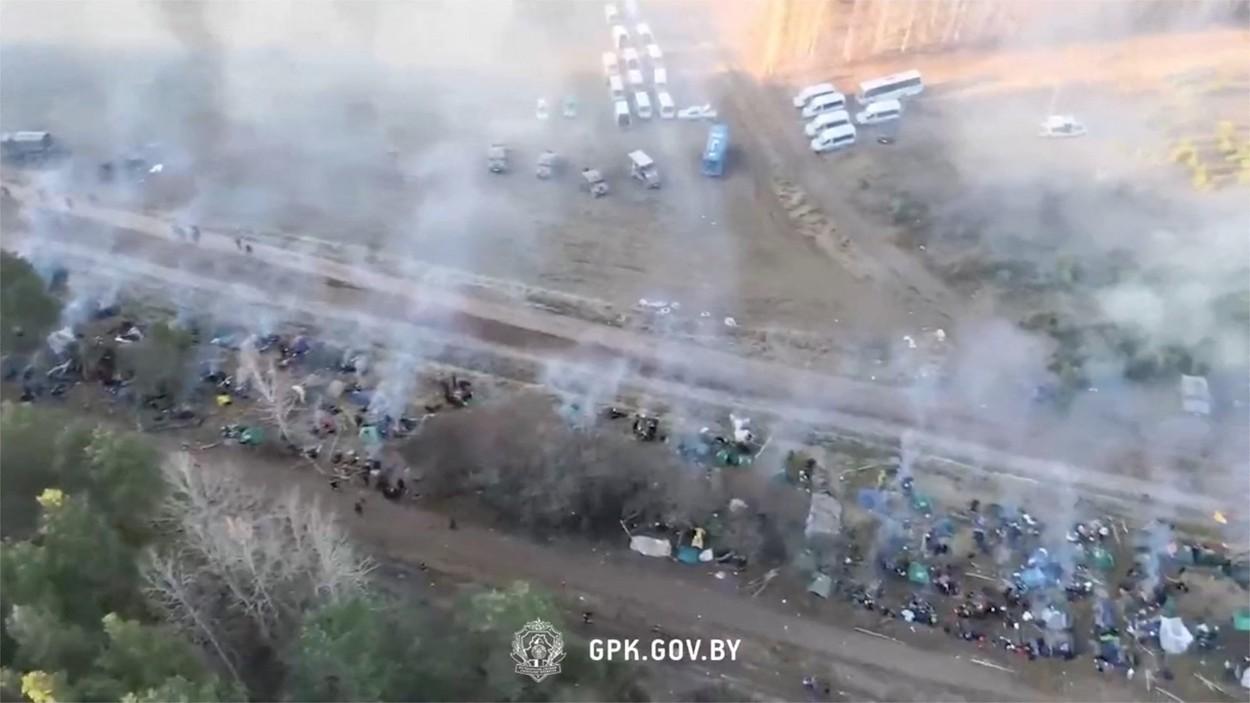 Migranții au rupt gardul de la granița belaruso-poloneză cu bâte. Putin și Lukașenko, supărați că Polonia și-a trimis trupele în zonă
