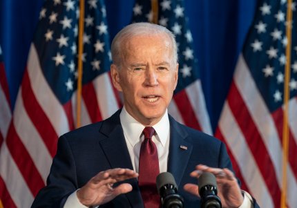 Joe Biden a cerut guvernului SUA să oprească imediat finanţarea proiectelor externe pentru carburanţii fosili cu emisii de carbon ridicate