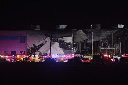 Depozit Amazon prăbuşit în Illinois din cauza unei tornade