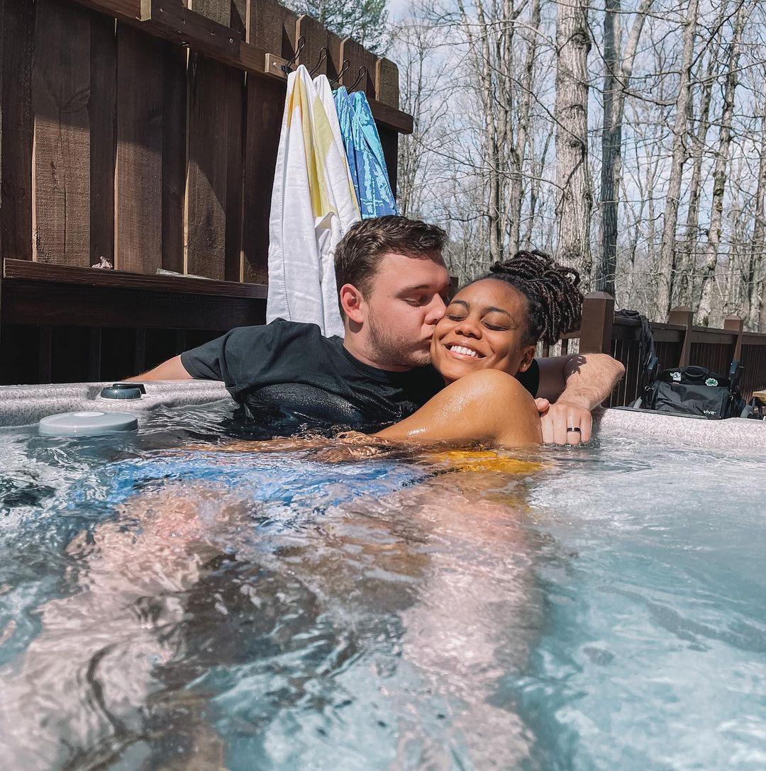 Charisma şi Cole, fotografiaţi împreună