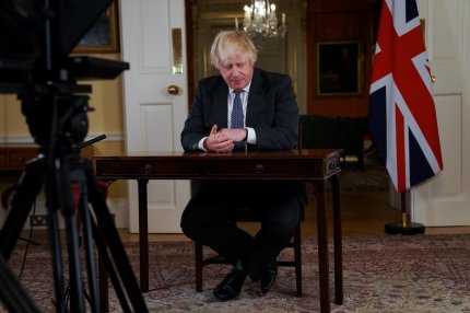 Marea Britanie ridică nivelul de alertă, iar Boris Johnson vorbeşte despre "urgenţa Omicron". Noile măsuri pregătite de englezi