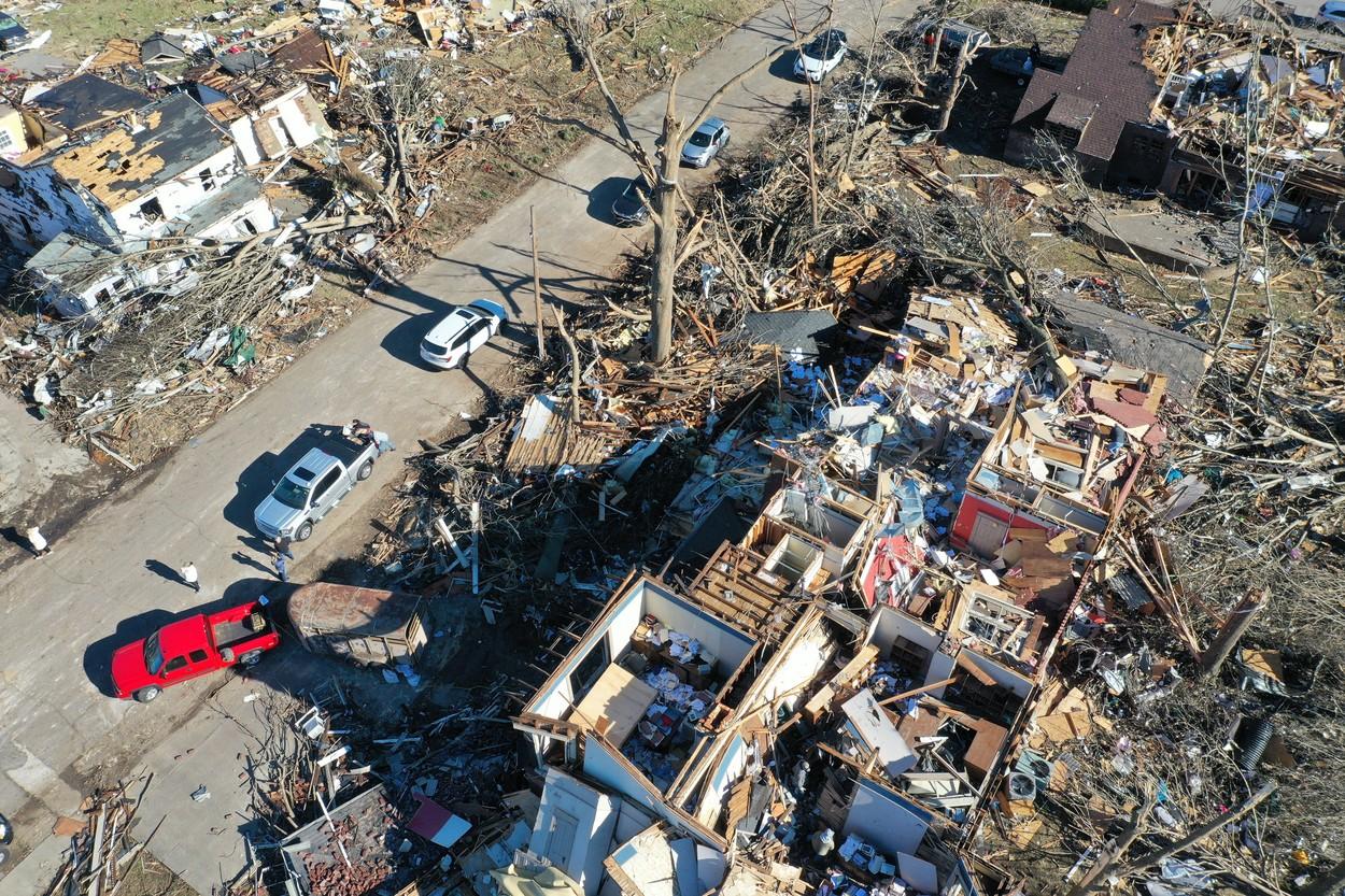 ”Un oraș întreg a dispărut”. Mărturii terifiante din SUA unde 50 de tornade au devastat opt ​​state și au făcut aproape 100 de morți