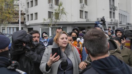 Jurnalista italiană Lucia Goracci, plângere pe numele Dianei Şoşoacă. Acuză că a fost sechestrată şi muşcată de mână de soţul senatoarei