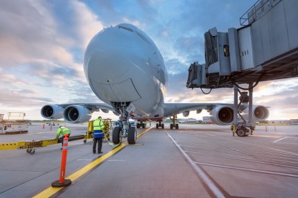 Aeroportul care va amenda companiile aeriene ce aduc în ţară pasageri nevaccinaţi. Decizia luată după un ordin al Ministerului Sănătăţii