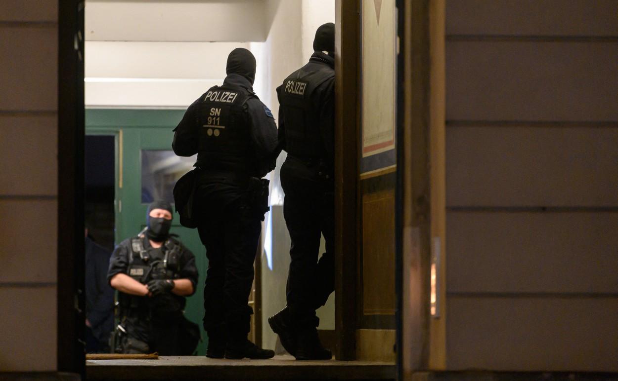 Intervenţie în forţă a poliţiei germane după ce un grup de antivaccinişti ar fi plănuit să ucidă premierul unui land