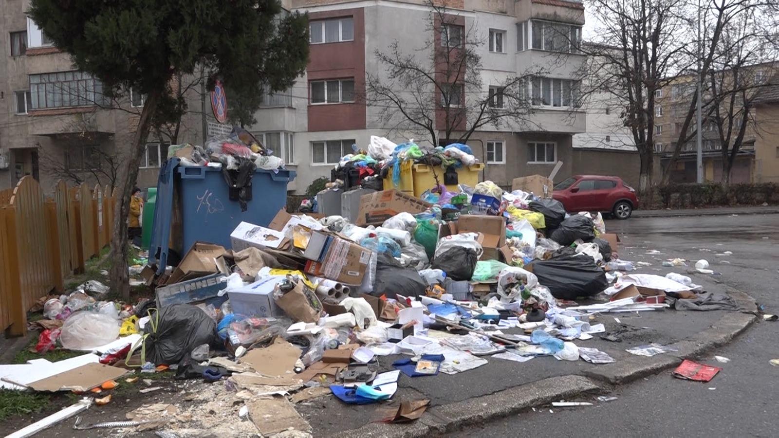 Firma de salubritate refuză să mai ridice gunoiul din oraş
