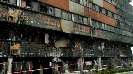 Propunere de arestare preventivă, pe numele băiatului de 15 ani din Constanţa. Tânărul a mărturisit cum a incendiat blocul