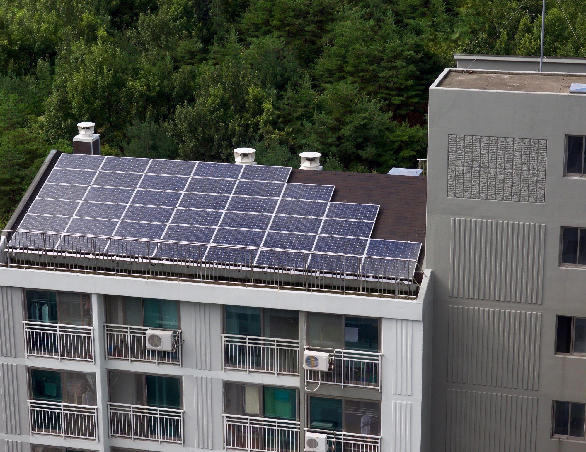 Programul Casa Verde Fotovoltaice a început cu probleme. Aplicaţia a picat: "Nici nu s-a răcit bine dosarul penal vechi”